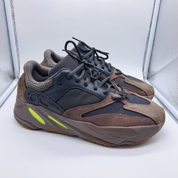 Yeezy 700 Mauve - size 10.5