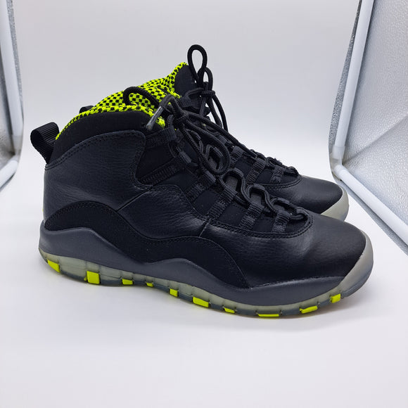 Jordan 10 Venom - size 5.5y
