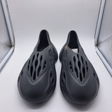 Yeezy Foam Runner Carbon - size 9