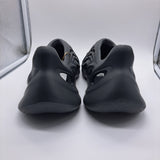 Yeezy Foam Runner Carbon - size 9
